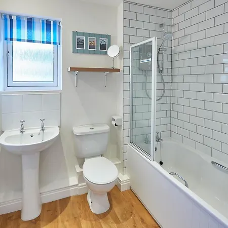 Host & - Whitehall 1 * Whitby
