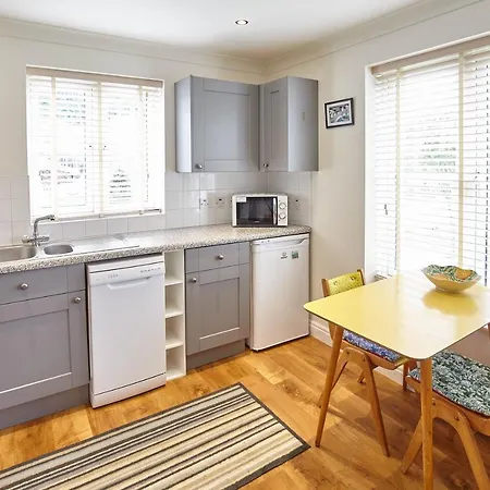Apartment Host & - Whitehall 1